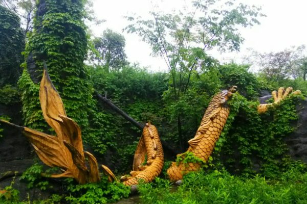 龙背山公园的龙雕塑