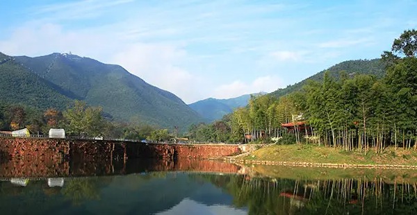 宜兴竹海的湖