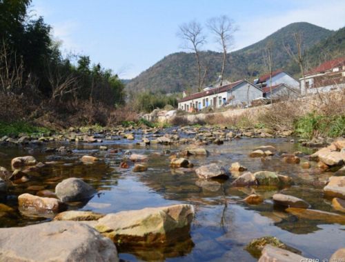八都岕的小溪
