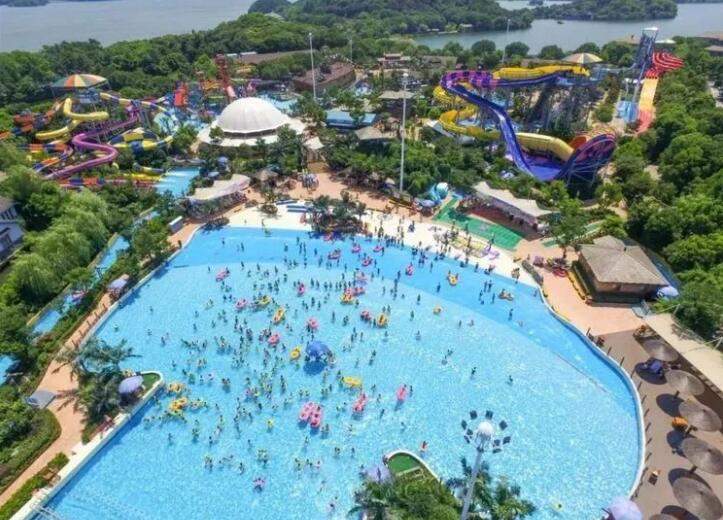 天目湖水世界的泳池